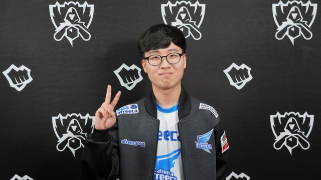 的努力与坚 的努力与坚