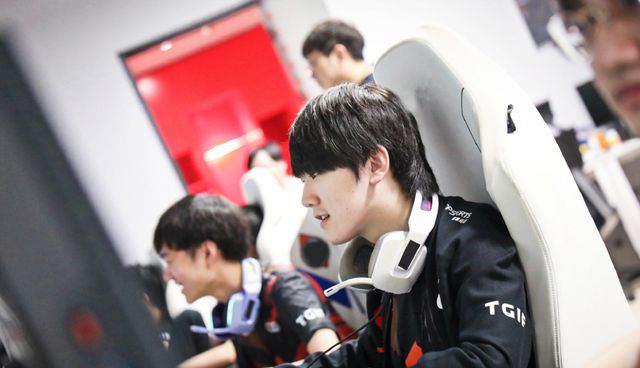 两队不仅在 两队不仅在